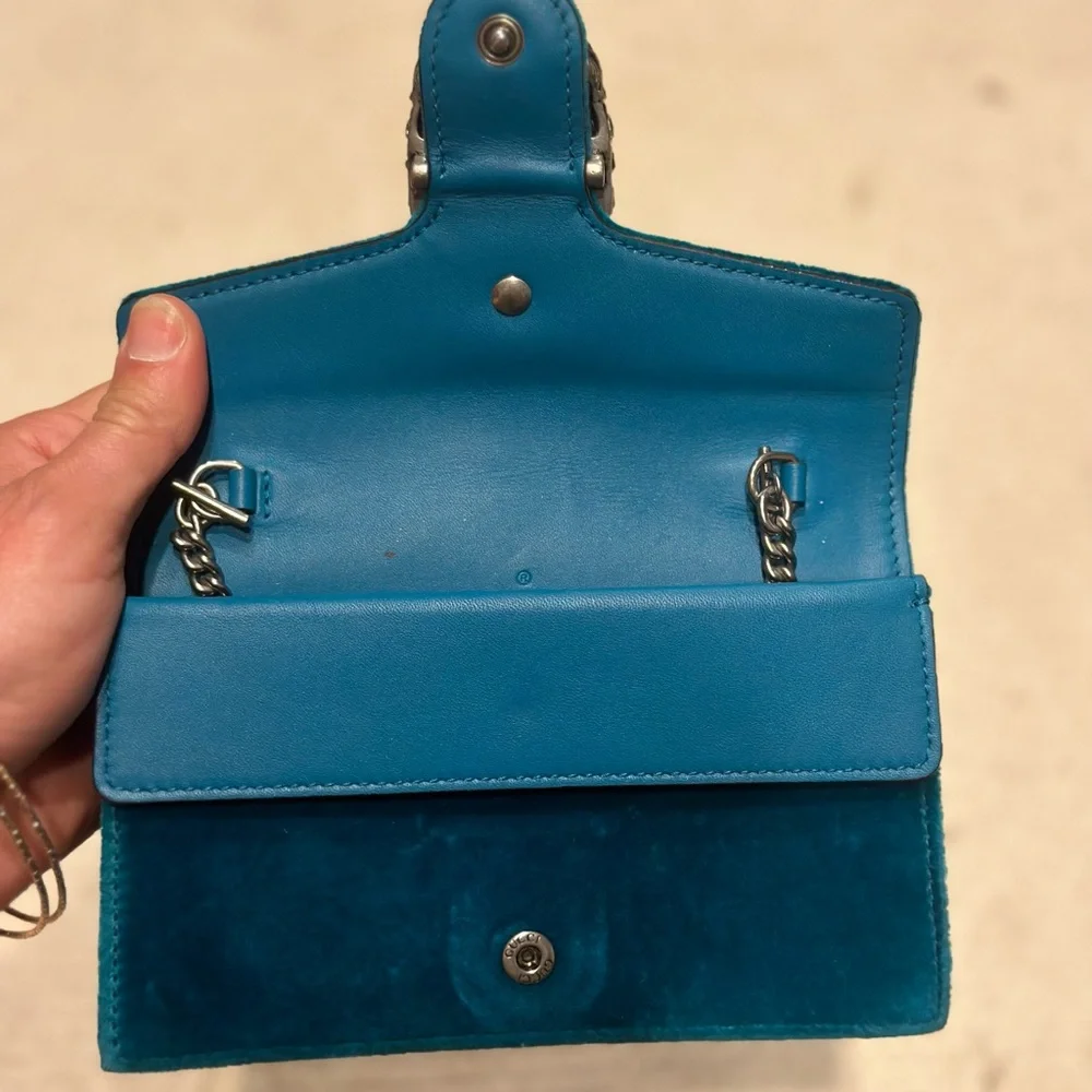 Teal velvet Gucci Dionysus purse. Missing one stone. Good condition - Picture 7 of 7